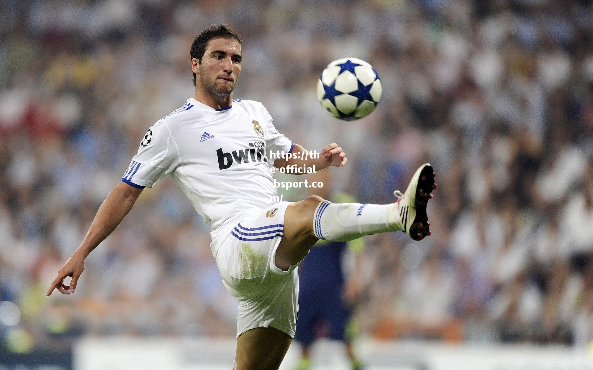 费尔明闪耀诺坎普上演完美帽子戏法 成欧冠改制后首位达成此成就的西班牙巴萨球员